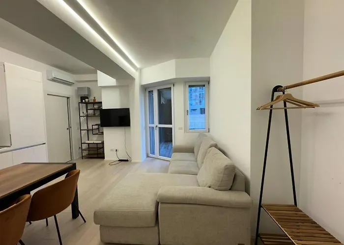 Modern - Walking Distance To Station Milán